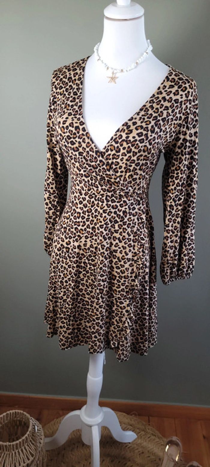 Jolie robe Léopard Pull and Bear Taille M Parfait état - photo numéro 3
