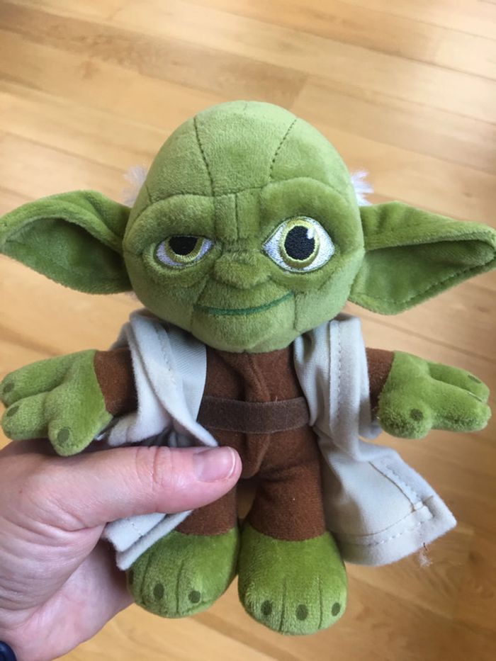 Yoda en peluche neuf
