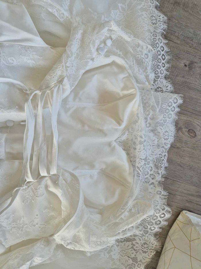 Robe de mariée avec manches en dentelle - photo numéro 9