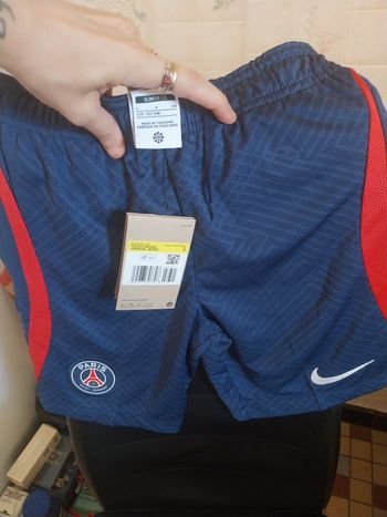 Short neuf nike Paris 8 10 ans