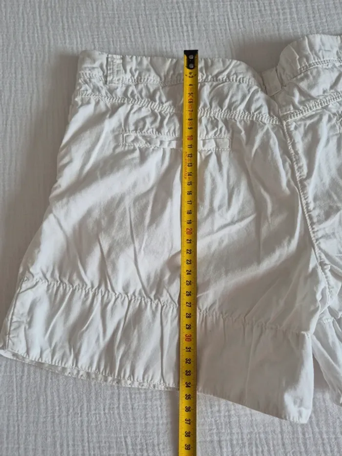 Short blanc Camaïeu bouton noir taille 40 - photo numéro 12