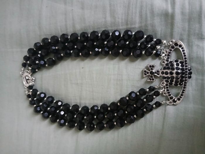 Collier vivienne westood perlé noire