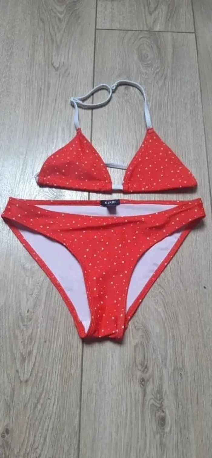 Maillot de bain 2 pièces kiabi rouge à coeur blanc en parfait état