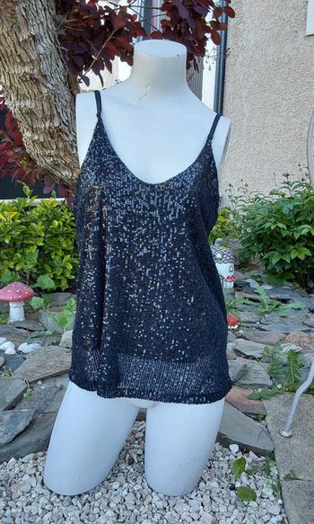 Joli haut débardeur top noir perlé T 40