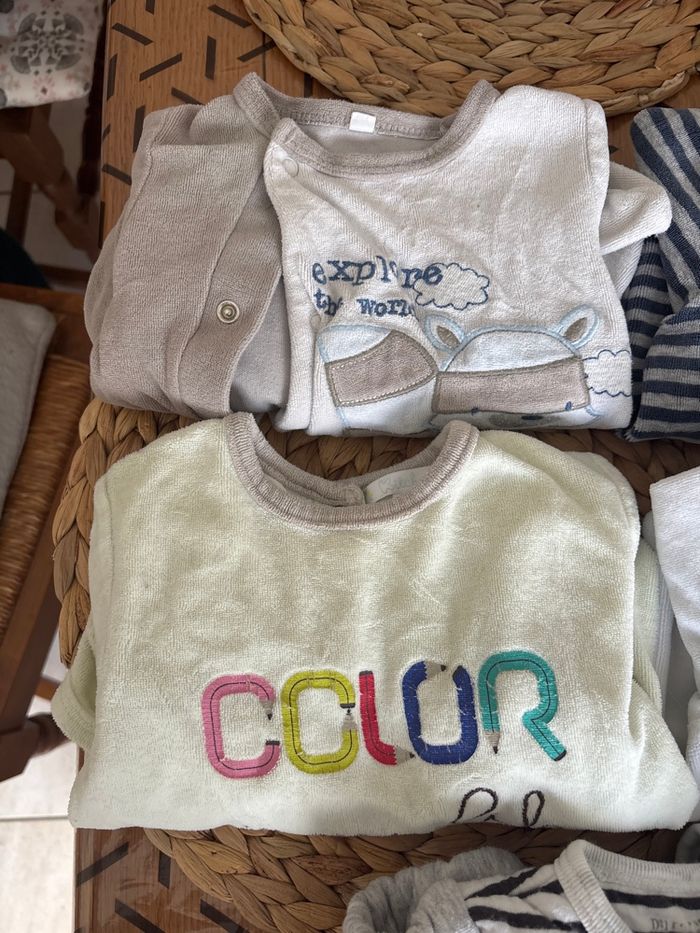 Lot Pyjamas /grenouillère taille 9mois - photo numéro 3