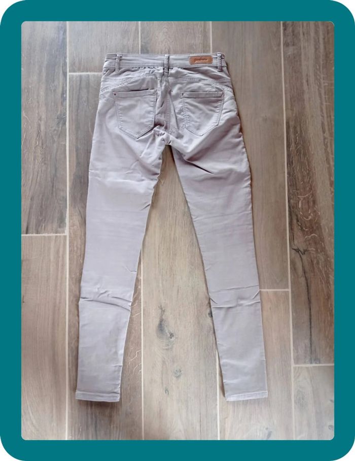 Pantalon beige/taupe Stradivarius bon état taille 36 - photo numéro 2