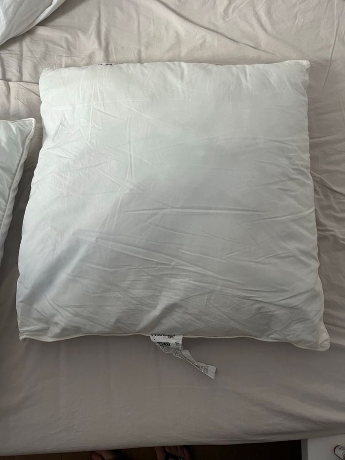 2 oreillers IKEA - photo numéro 2