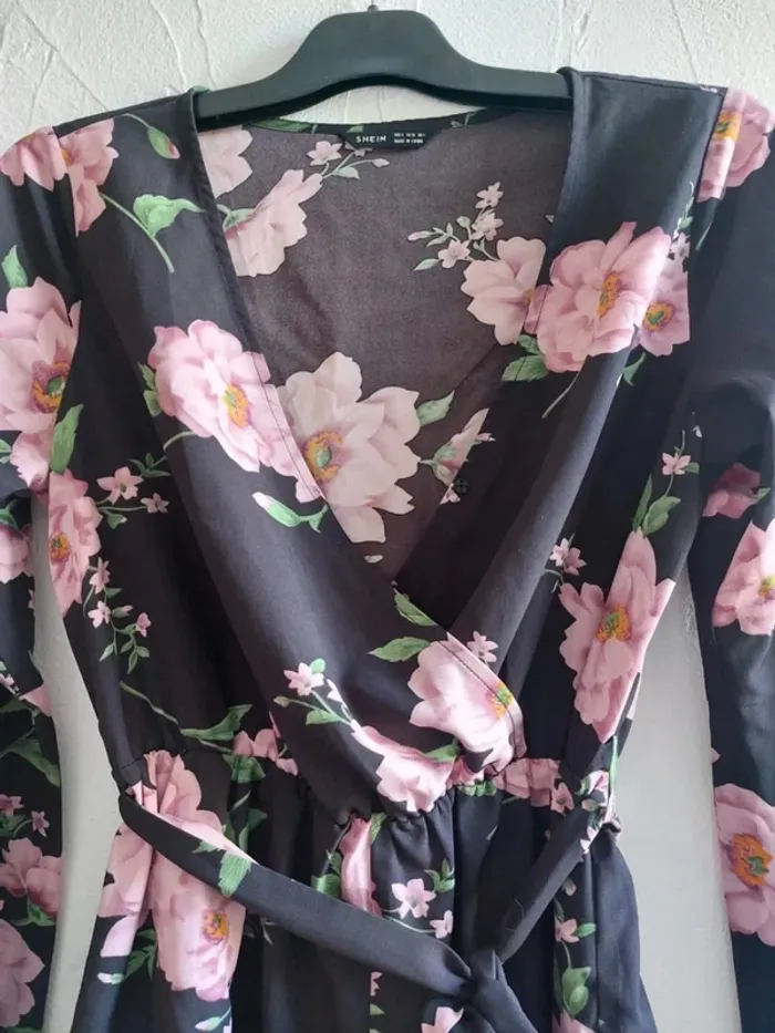 Combinaison à fleurs Taille S - photo numéro 3