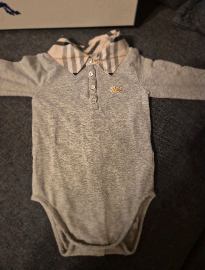 Lots vêtements bb 6. 12 mois burberry - photo numéro 6