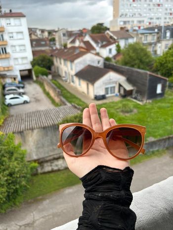 Lunette de soleil marron clair