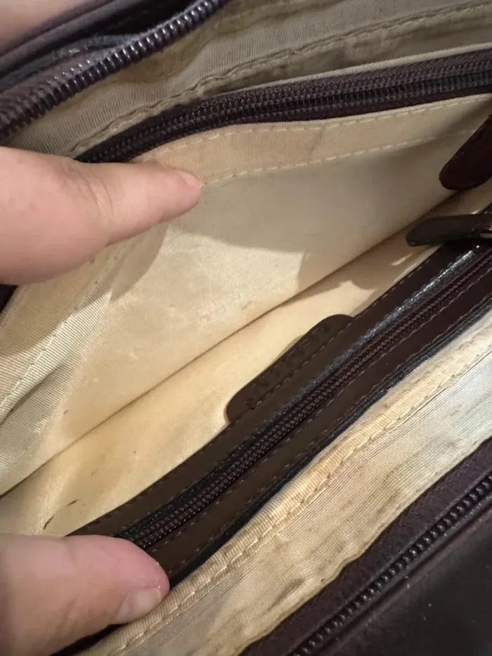 Sac à bandoulière marron Leslly, il ya quelques marques d'usures, - photo numéro 7