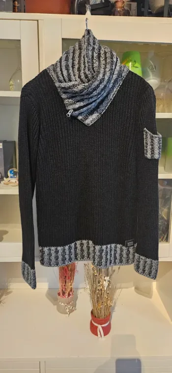 Pull noir et gris
