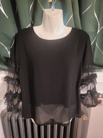 Blouse noir avec dentelle aux manches taille m