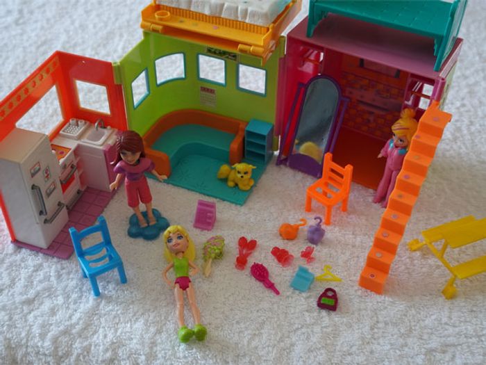 Lot n°2 Polly Pocket : 1 Maison + 3 poupées + accessoires - photo numéro 2