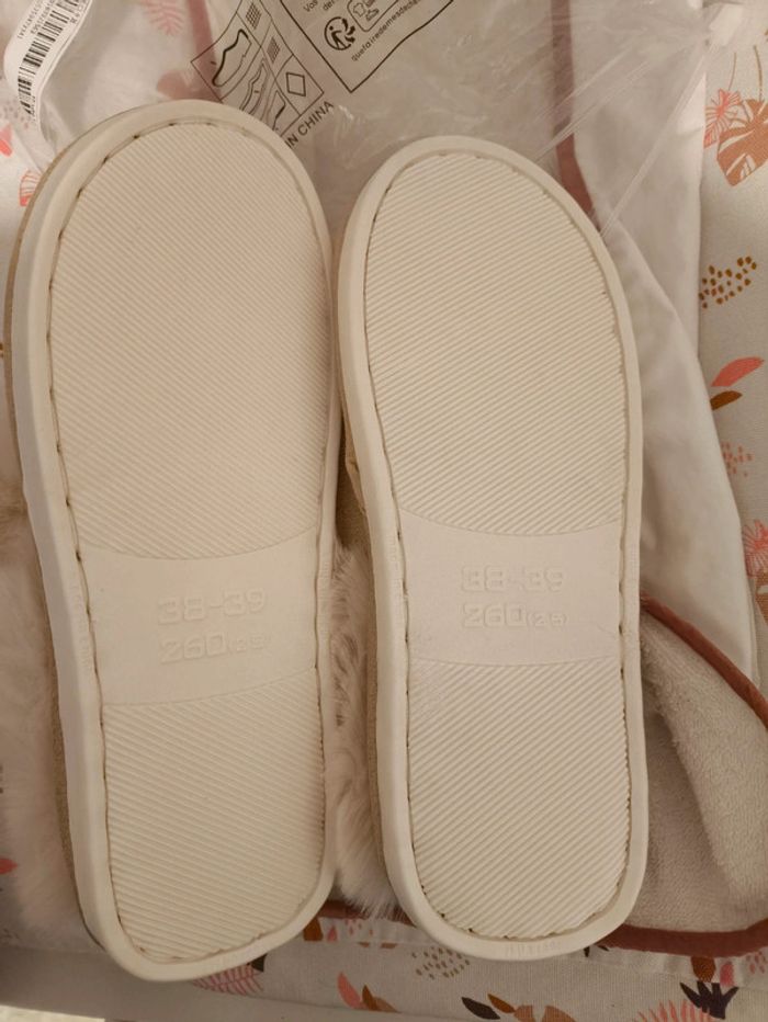 Chaussons t.38 - photo numéro 2
