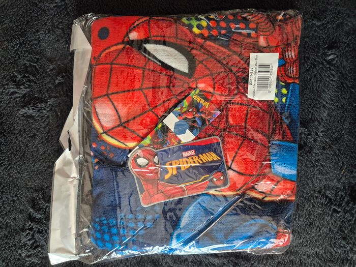 poncho spiderman - photo numéro 2