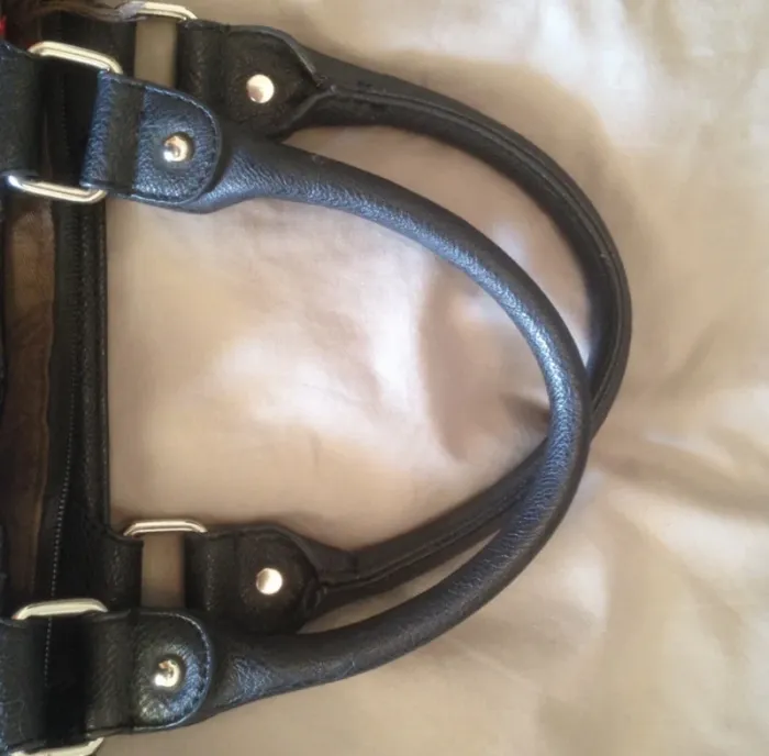 Sac à main en cuir noir et rouge - photo numéro 3