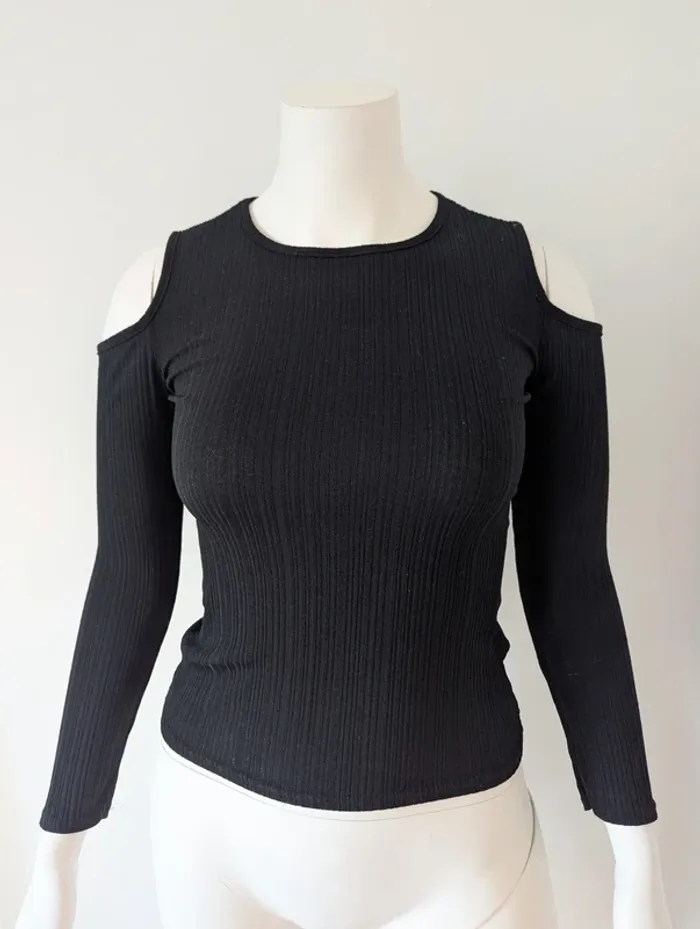 Pull léger mailles fines manches longues épaules dénudées taille 36 - photo numéro 4