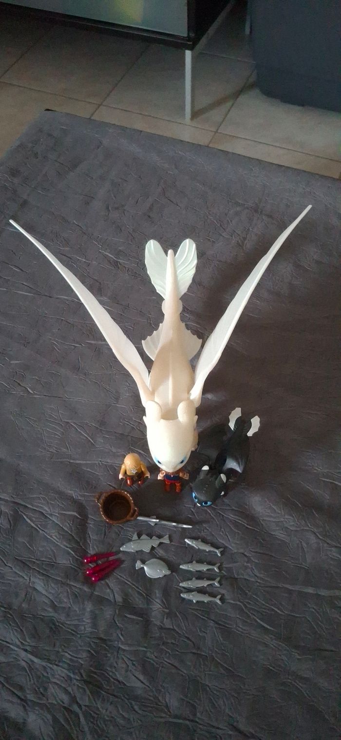 Lot Figurines "Comment Dresser Votre Dragon" - Furie Nocturne Blanche, Bébé Dragon Noir et Enfants de Harold & Astride - photo numéro 4