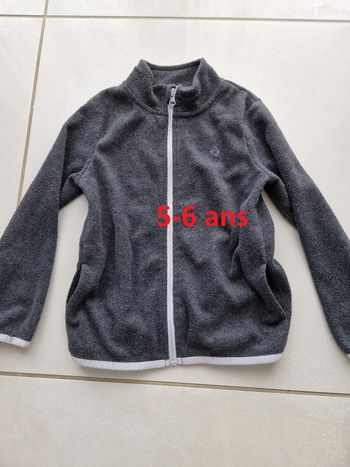 1 veste marque te gris foncé 5-6 ans