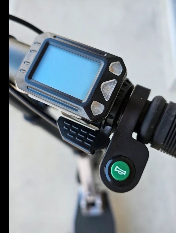 Trotinette électrique Revolt 2.0 - photo numéro 3