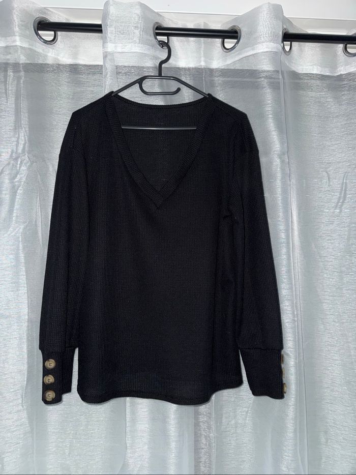Pull col V avec boutons sur les manches - Taille M - Bon état