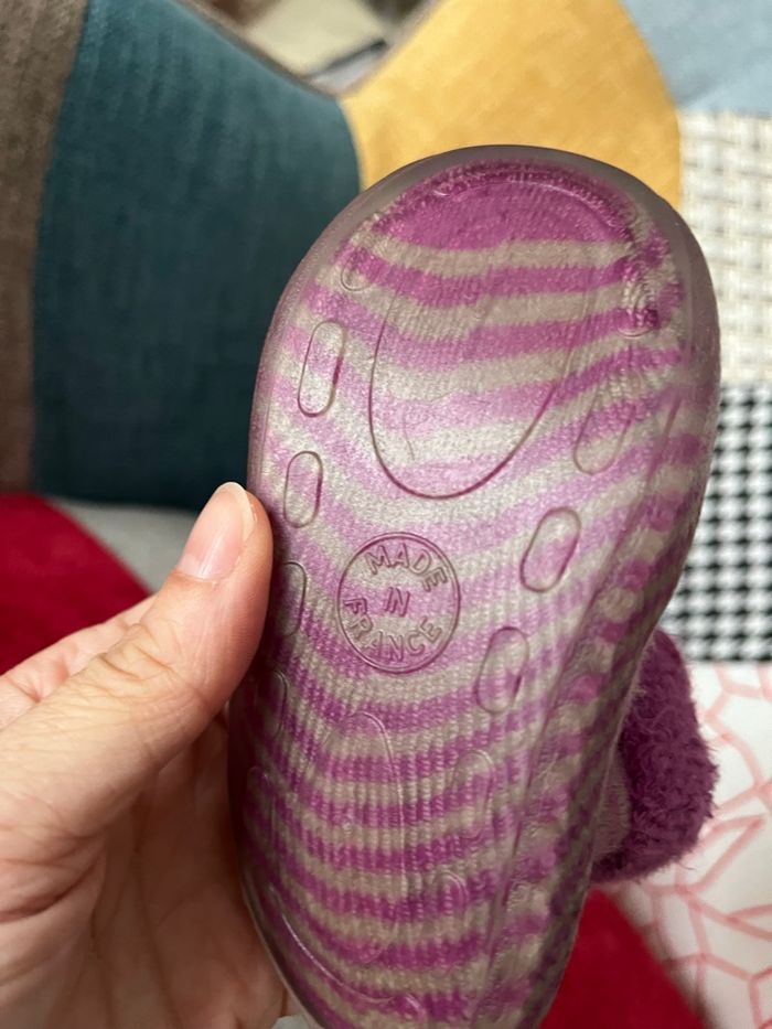 Chaussons chaussette fille taille 23, made in France, isotoner - photo numéro 3