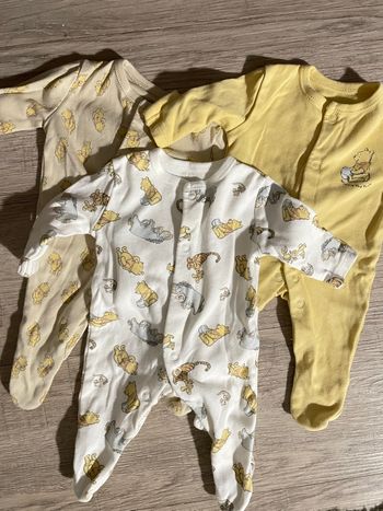 38 Pyjamas ( bébé 50cm-76cm)