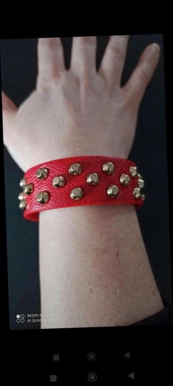 Bracelet rouge clous doré pression