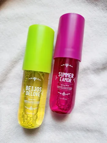 Lot de 2 Brumes corporelles parfumées Beijos de Love et Summer e Amor.