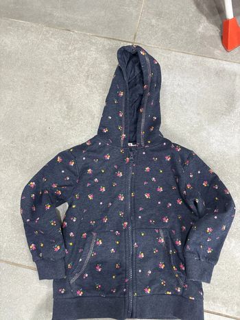 Gilet fleuri zippé à capuche