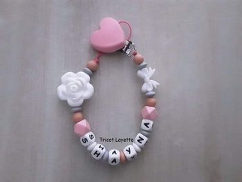 Attache tétine fille