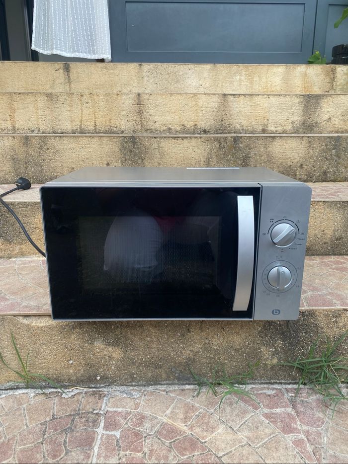 Four micro-ondes grill