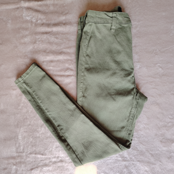 Jean skinny kaki Bershka – Taille 36 – Vert olive – Taille haute