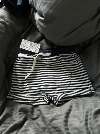 Short Kiabi 12 mois rayé marine blanc