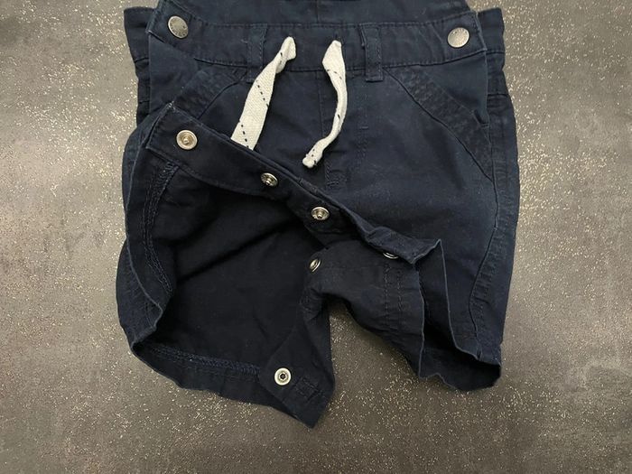 Salopette courte été bleu marine taille 6 mois Kiabi - photo numéro 2