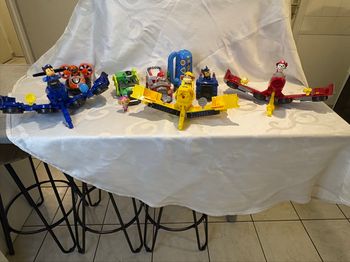 Lot pat patrouille véhicules dont 3 véhicules transformables en avion et figurines