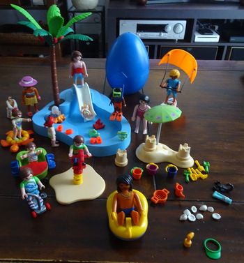 Playmobil Summer fun Piscine toboggan 6673 + 8 petites boites Playmobil plage