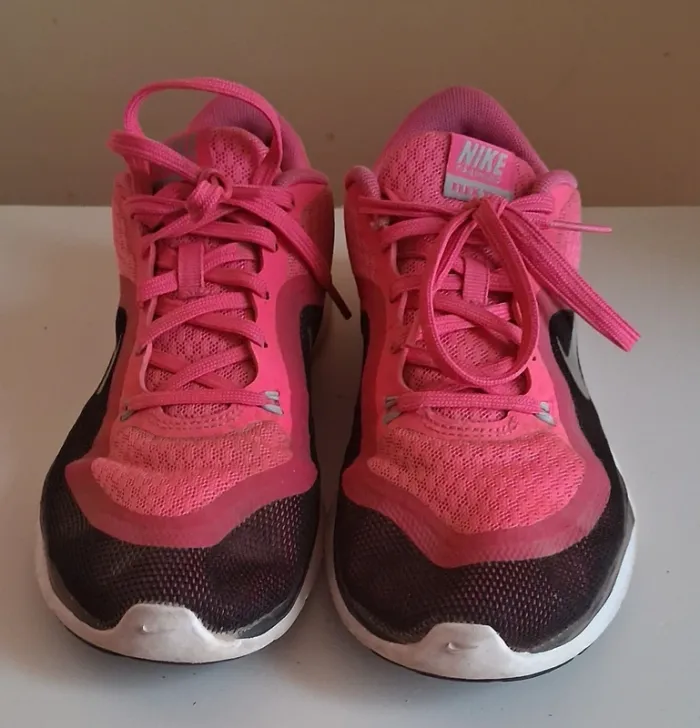 Baskets Running Nike taille 37.5