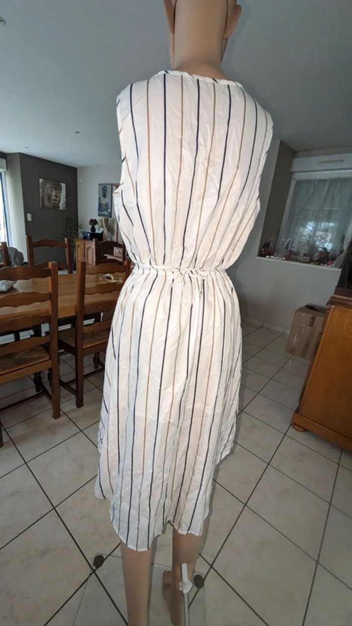 Robe midi à col surplis sans manche taille S/38 jamais porté - photo numéro 8