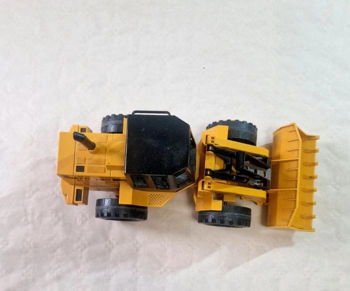 Chargeur sur pneus Bruder Fiat-Hitachi FR 130 Engin de chantier - photo numéro 4