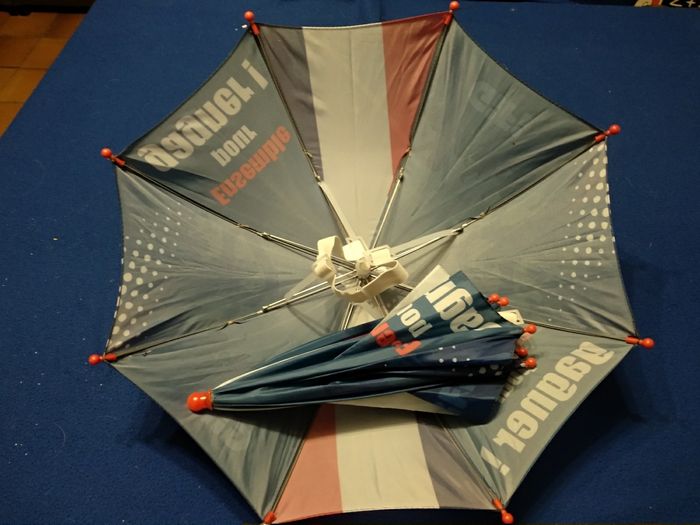 2 parapluies de tête Ensemble pour gagner - photo numéro 2