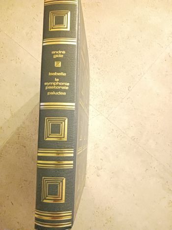 livre André Gide Isabelle et la symphonie pastorale et paludes