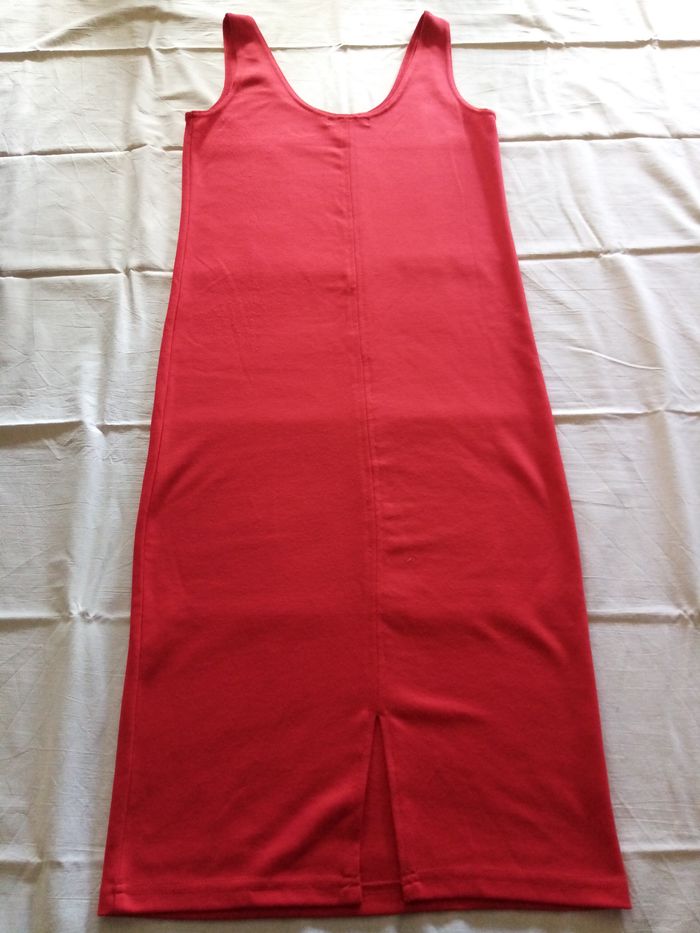 Robe rouge près du corps - photo numéro 5