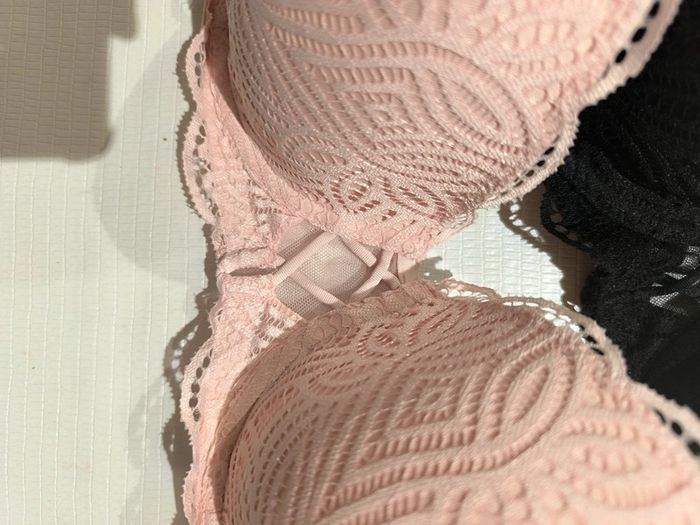 2 soutien gorge rose+noir 100C - photo numéro 2