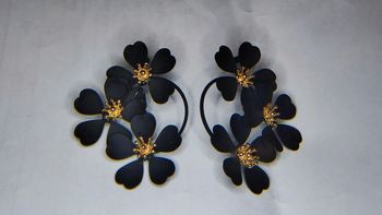 Boucles d'oreilles noires mat