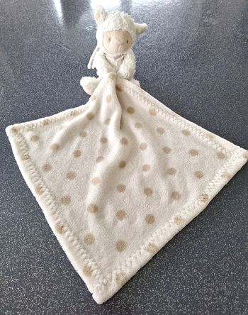 DOUDOU MOUTON AVEC COUVERTURE A POIS / SIMBA TOYS