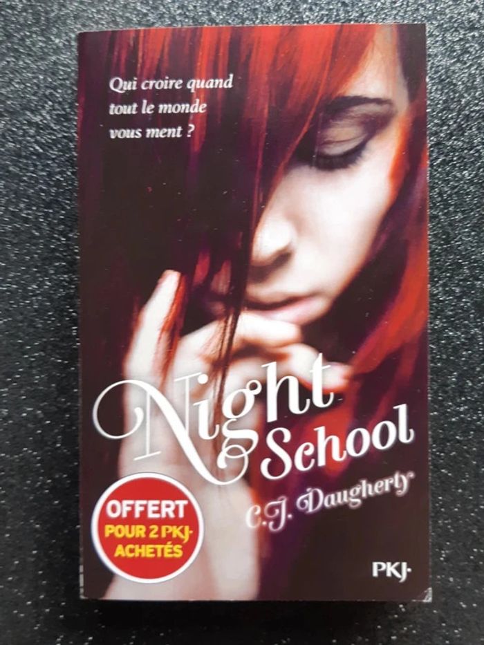 Livre "Night School" de C.J. Daugherty