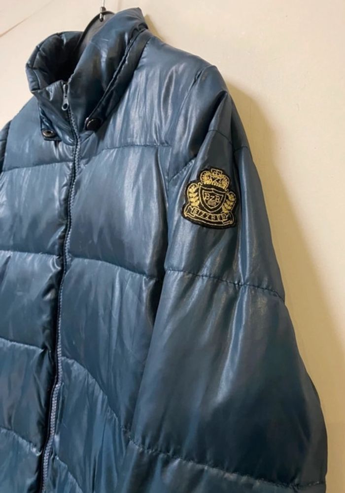 Jolie doudoune marine Bizzbee taille 40 quelques petits défauts sinon reste en bon état - photo numéro 2