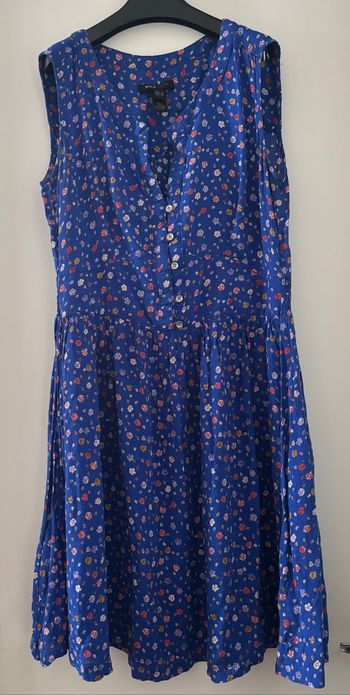 Robe bleu à fleurs